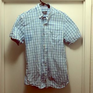 Short sleeve button up